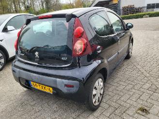 Peugeot 107 Peugeot 107 1.0 Active goed rijden en goede airco picture 11