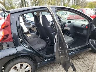 Peugeot 107 Peugeot 107 1.0 Active goed rijden en goede airco picture 13