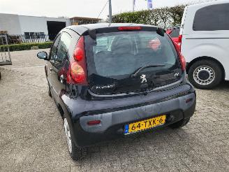 Peugeot 107 Peugeot 107 1.0 Active goed rijden en goede airco picture 12