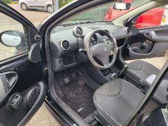 Peugeot 107 Peugeot 107 1.0 Active goed rijden en goede airco picture 9