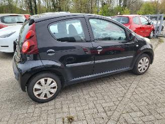 Peugeot 107 Peugeot 107 1.0 Active goed rijden en goede airco picture 6