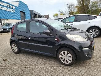 Peugeot 107 Peugeot 107 1.0 Active goed rijden en goede airco picture 10