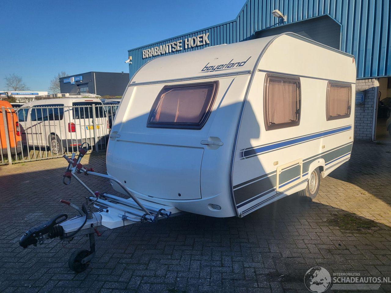 Beyerland  VITESSE 406B met nieuwe voortent en alle benodigtheden om direct te camperen.