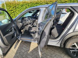 Peugeot e-2008 EV GT Active 54 kWh Range 406 km rijdbaar nwpr €43000 NEW MODEL picture 7
