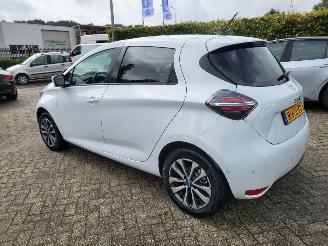 Renault Zoé incl accu INTENSE  51 KW met CCS lader  8000 km GEEN SCHADE technisch probleem picture 9