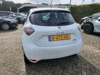 Renault Zoé incl accu INTENSE  51 KW met CCS lader  8000 km GEEN SCHADE technisch probleem picture 10