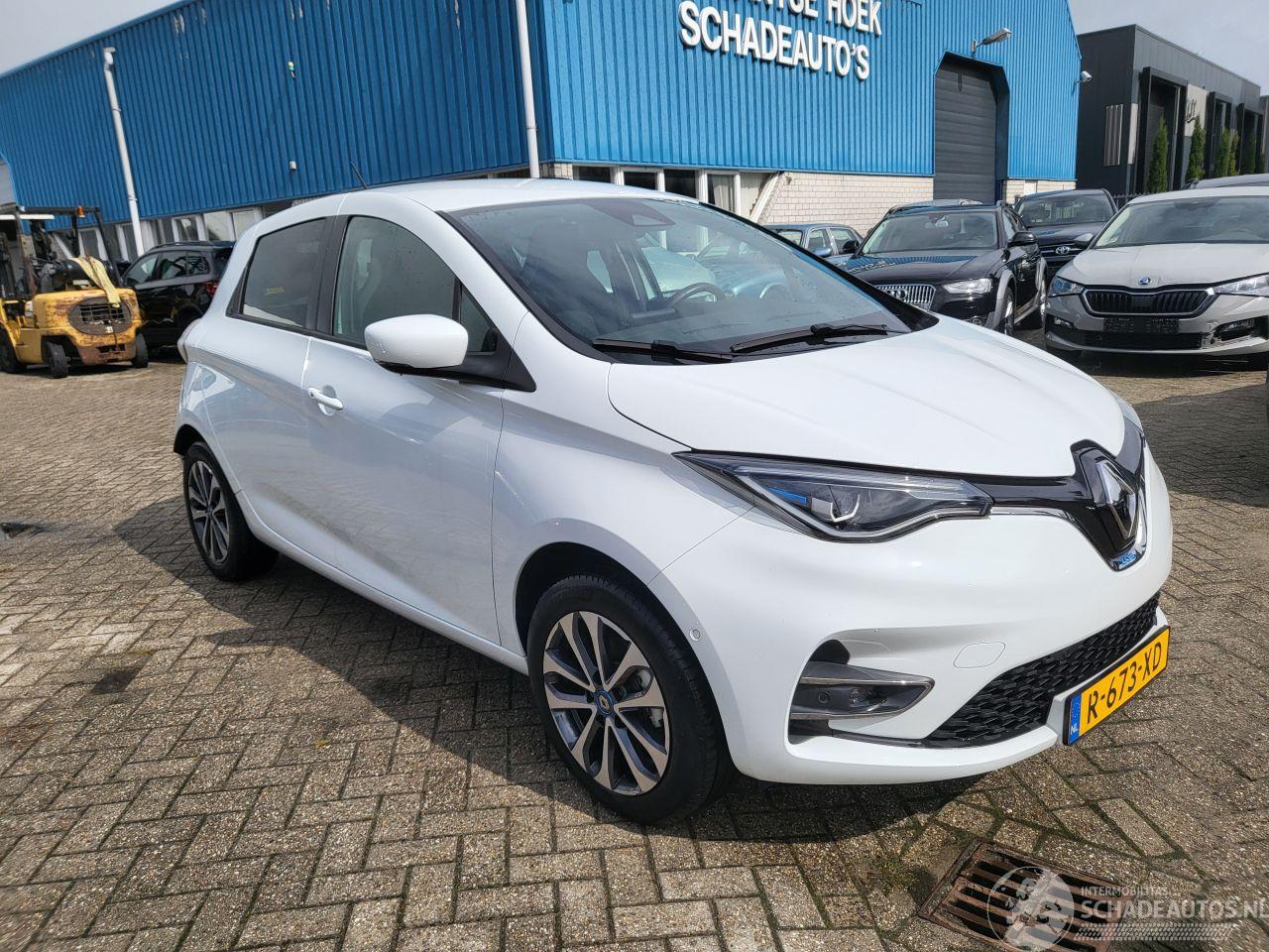 Renault Zoé incl accu INTENSE  51 KW met CCS lader  8000 km GEEN SCHADE technisch probleem