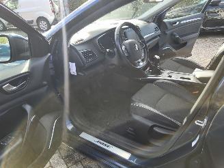 Renault Mégane Estate 1.3 TCe Bose  rijdbare motorschade picture 16
