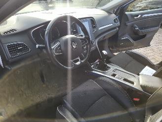 Renault Mégane Estate 1.3 TCe Bose  rijdbare motorschade picture 15