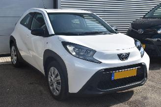 Toyota Aygo X 1.0 VVT-i MT Play 72Pk *Airco/Camera picture 2