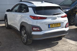 Hyundai Kona 64kwh premium 204Pk *Navi/Clima/Camera/Leder/stoelverwarming picture 3