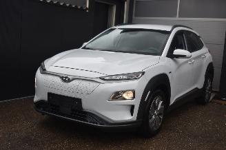 Voiture accidenté Hyundai Kona 39Kwh Comfort 136Pk SOH 100% *Navi/Clima/Camera/stoelverwarming 2021/3