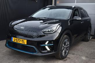 Unfallwagen Kia Niro 64Kwh Executive line 204Pk SOH 100% 3FASE *Navi/Clima/Camera/Leder/Stoelverwarming 2020/10