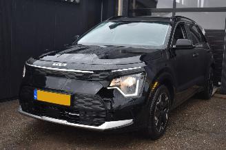 Schadeauto Kia Niro 64.8 Kwh Dynamicline 204Pk SOH 100% 3FASE *Navi/Clima/Camera/Stoelverwarming 2023/11