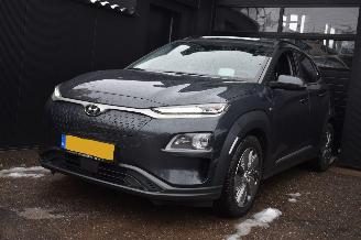 damaged passenger cars Hyundai Kona 64Kwh Limited 204Pk 3Fase 100% Soh *Navi/Clima/Leder/Stoelverwarming/Schuifdak 2020/12