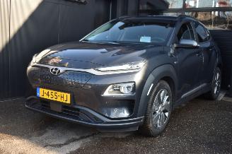 uszkodzony samochody osobowe Hyundai Kona 64Kwh Premium 204Pk 3FASE 100% Soh *Navi/Clima/Camera/Leder/Stoelverwarming 2020/12