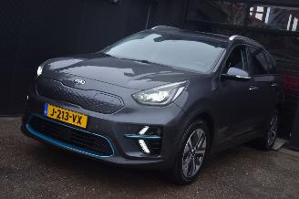 damaged passenger cars Kia Niro 64Kwh Executiveline 204Pk 3FASE 100% Soh *Navi/Clima/Leder/Camera/Stoelverwarming 2020/11