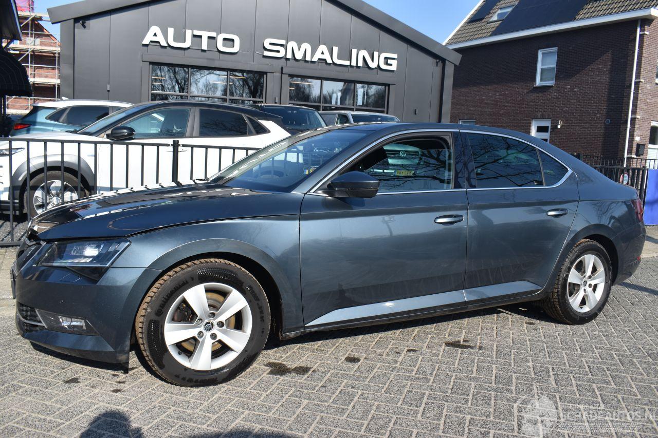 Skoda Superb 2.0 Tdi Business Edition 150Pk *Navi/Clima/Camera/Stoelverwarming/Camera/Xenon