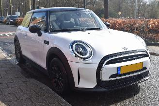 Mini Cooper 1.5 Camden Edition 136Pk *Navi/Clima picture 2