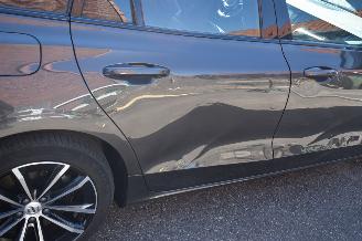 Volvo V-60 2.0 T6 Plug-in Hybrid AWD Plus Dark 253Pk *Navi/Clima/Camera/Panorama/Stoelverwarming picture 28