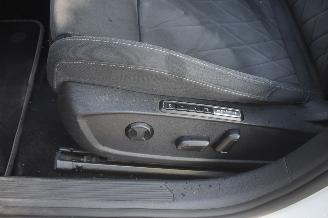 Volkswagen Golf 1.5 Tsi R-Line Business 131Pk *Navi/Clima/Camera/Panorama/Stoelverwarming picture 11