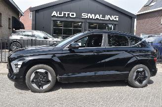 Damaged car Hyundai Kona 65.4Kwh Comfort 217Pk 3FASE SOH 100% *Navi/Clima/Camera/Stoelverwarming 2025/4