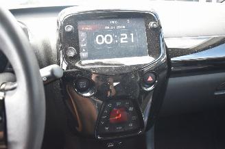 Peugeot 108 1.0 e-VTI Allure 72Pk *Navi/Clima/Camera picture 11