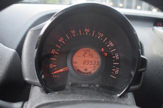 Peugeot 108 1.0 e-VTI  Active 72Pk *Airco picture 8