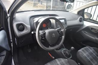 Peugeot 108 1.0 e-VTI  Active 72Pk *Airco picture 7