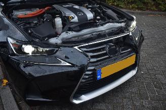 Lexus IS 300H Hybrid Business Line 181 Pk *Navi/Clima/Leder/Camera/Panorama/Stoelverwarming picture 14