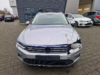 Volkswagen Passat GTE HYBRIDE / SPORTLEER / PANORAMA picture 12