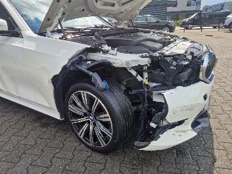 BMW 3-serie 2.0LTr 115KW AUTOM / SPORTLEER / HEAD UPP / ZWARTE HEMEL picture 13