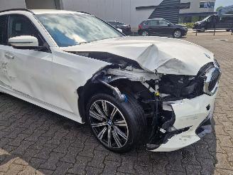 BMW 3-serie 2.0LTr 115KW AUTOM / SPORTLEER / HEAD UPP / ZWARTE HEMEL picture 9