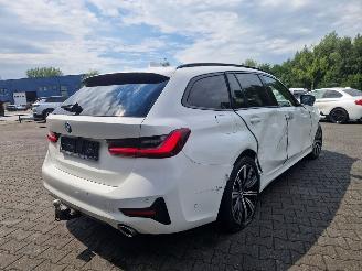 BMW 3-serie 2.0LTr 115KW AUTOM / SPORTLEER / HEAD UPP / ZWARTE HEMEL picture 5