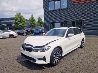 skadebil auto BMW 3-serie 2.0LTr 115KW AUTOM / SPORTLEER / HEAD UPP / ZWARTE HEMEL 2021/7