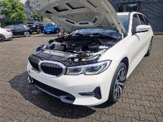 BMW 3-serie 2.0LTr 115KW AUTOM / SPORTLEER / HEAD UPP / ZWARTE HEMEL picture 19