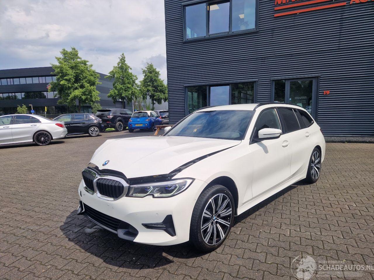 BMW 3-serie 2.0LTr 115KW AUTOM / SPORTLEER / HEAD UPP / ZWARTE HEMEL