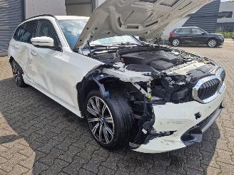 BMW 3-serie 2.0LTr 115KW AUTOM / SPORTLEER / HEAD UPP / ZWARTE HEMEL picture 14