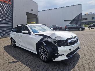 BMW 3-serie 2.0LTr 115KW AUTOM / SPORTLEER / HEAD UPP / ZWARTE HEMEL picture 8