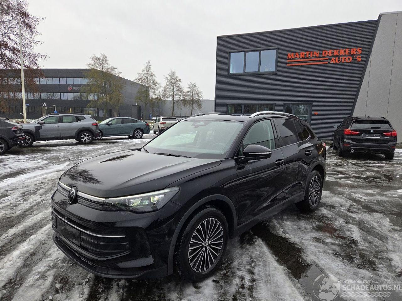 Volkswagen Tiguan LEER / PANODAK / 18 DKM