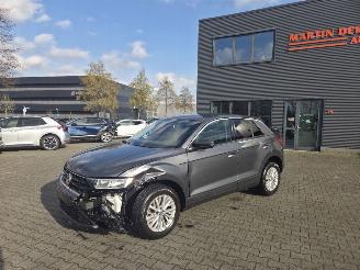 Volkswagen T-Roc 1.5 TSi AUTOM /NAVI / STOELVERW picture 2