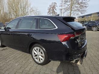 Skoda Octavia 1.5 TSi 110kw / CAMERA / NAVI picture 5