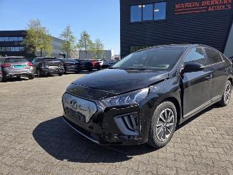 Hyundai Ioniq 100kw FEEL / NAVI / CAMERA / STOELVERW / 30 DKM picture 4
