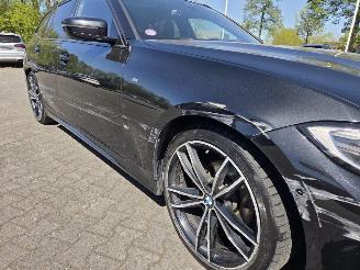 BMW 3-serie 320i -135KW M-SPORT / PANO /AUTOM picture 11