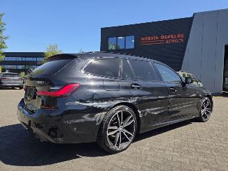BMW 3-serie 320i -135KW M-SPORT / PANO /AUTOM picture 7
