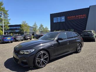 BMW 3-serie 320i -135KW M-SPORT / PANO /AUTOM picture 2