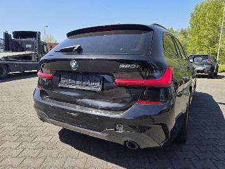 BMW 3-serie 320i -135KW M-SPORT / PANO /AUTOM picture 5