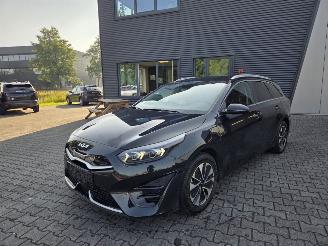Unfallwagen Kia Ceed PLUG-IN  HYBRIDE / AUTOMAAT / 34 DKM 2023/7