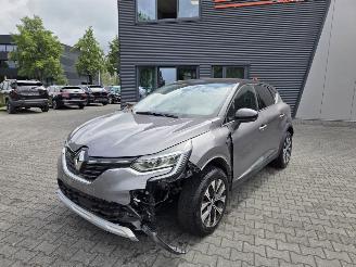 Schadeauto Renault Captur TECHNO 67KW / CAMERA / NAVI 2023/4