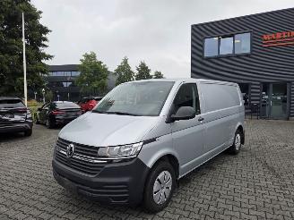 Schade bestelwagen Volkswagen Transporter 2.0TDi. 150PK - L2 H1 /  27000 KM / ZILVER / CLIMA 2024/5